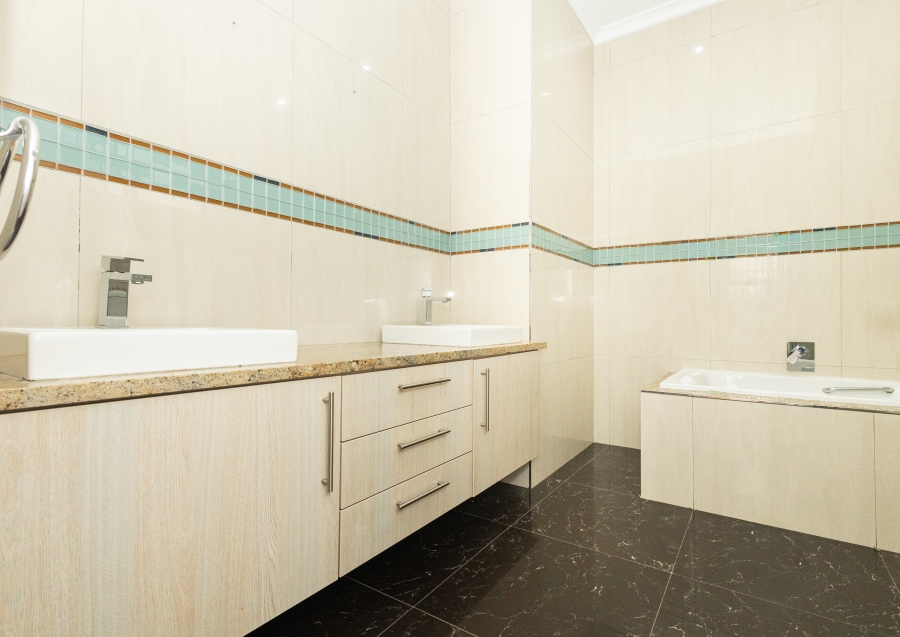 4 Bedroom Property for Sale in Parklands North Western Cape